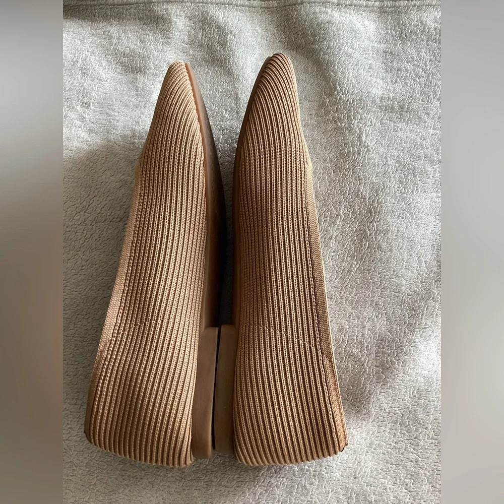 VIVAIA Women's Knit Flats in Camel